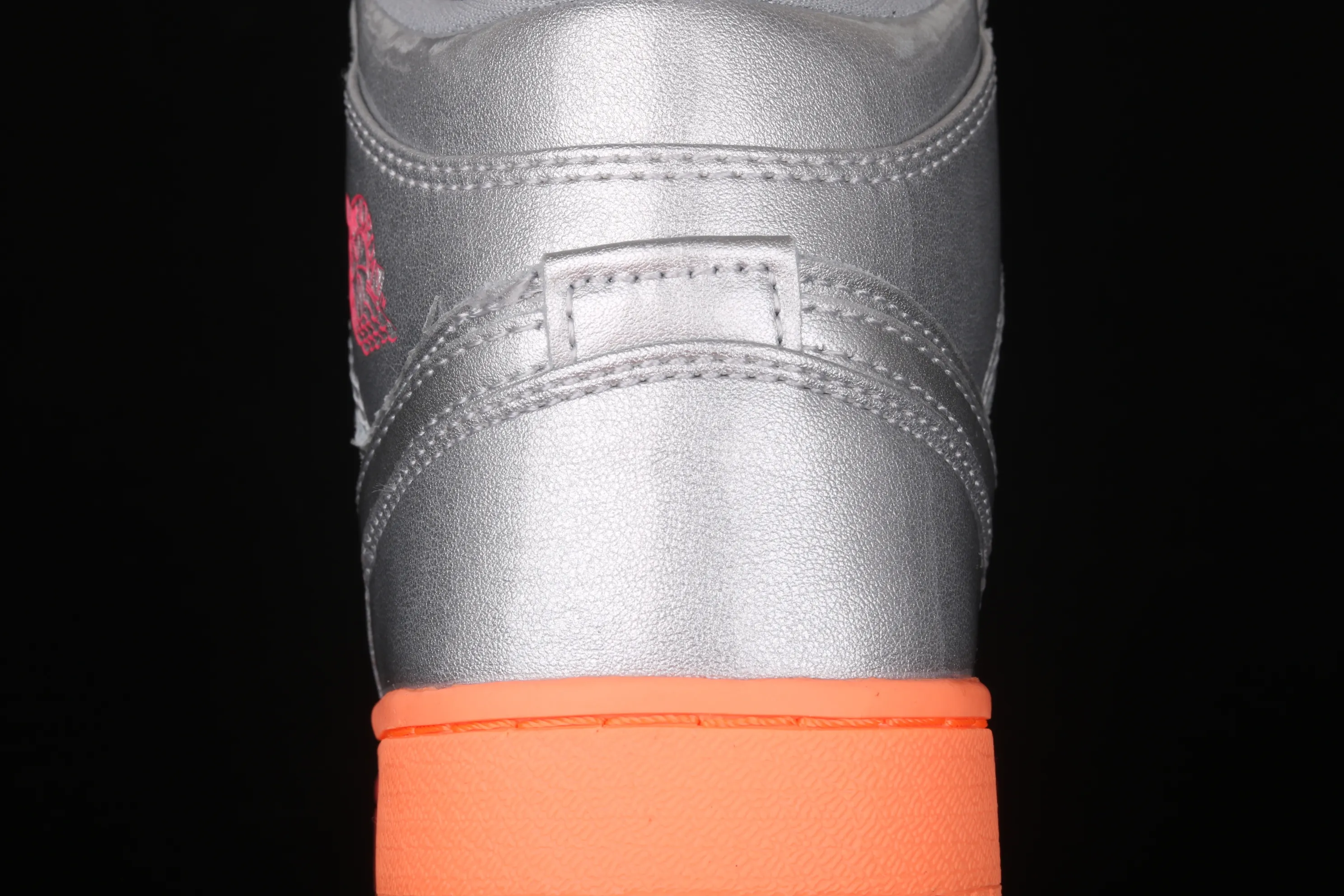 All categories Air Jordan Jordan series basketball shoes Air Jordan 1 Mid Air Jordan 1 Mid SE AJ1 Joe 1 silver powder patent leather mid-top basketball shoes 555112-006